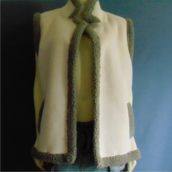 👔😀Anthropologie - Akemi + Kin Ivory Faux Suede Shearling Vest - One Size - Picture 3 of 11